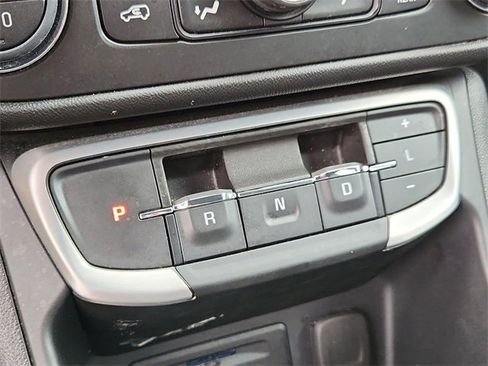 Used 2024 GMC Terrain SLT image 24