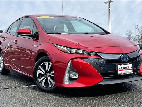 Used 2017 Toyota Prius Prime Advanced image 2
