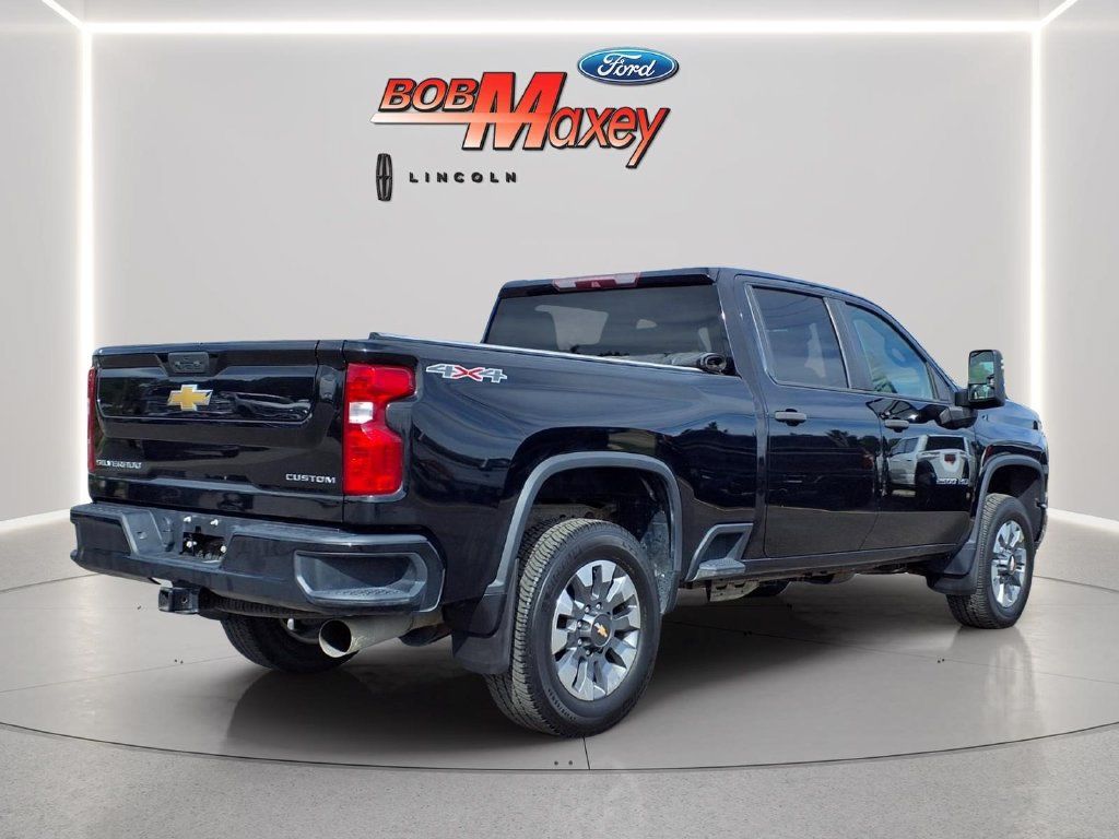 Used 2022 Chevrolet Silverado 2500 Custom w/ Custom Value Package AWD/4WD image 4