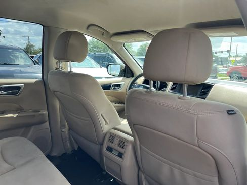 Used 2017 Nissan Pathfinder SV FWD image 15