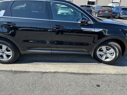Certified 2025 Kia Sorento LX FWD image 6