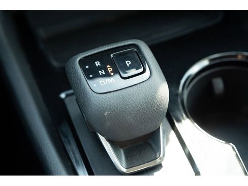 Used 2024 Nissan Rogue S image 23