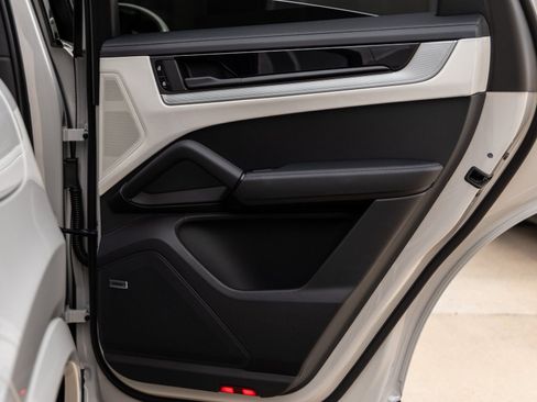 Certified 2026 Porsche Cayenne Coupe image 39