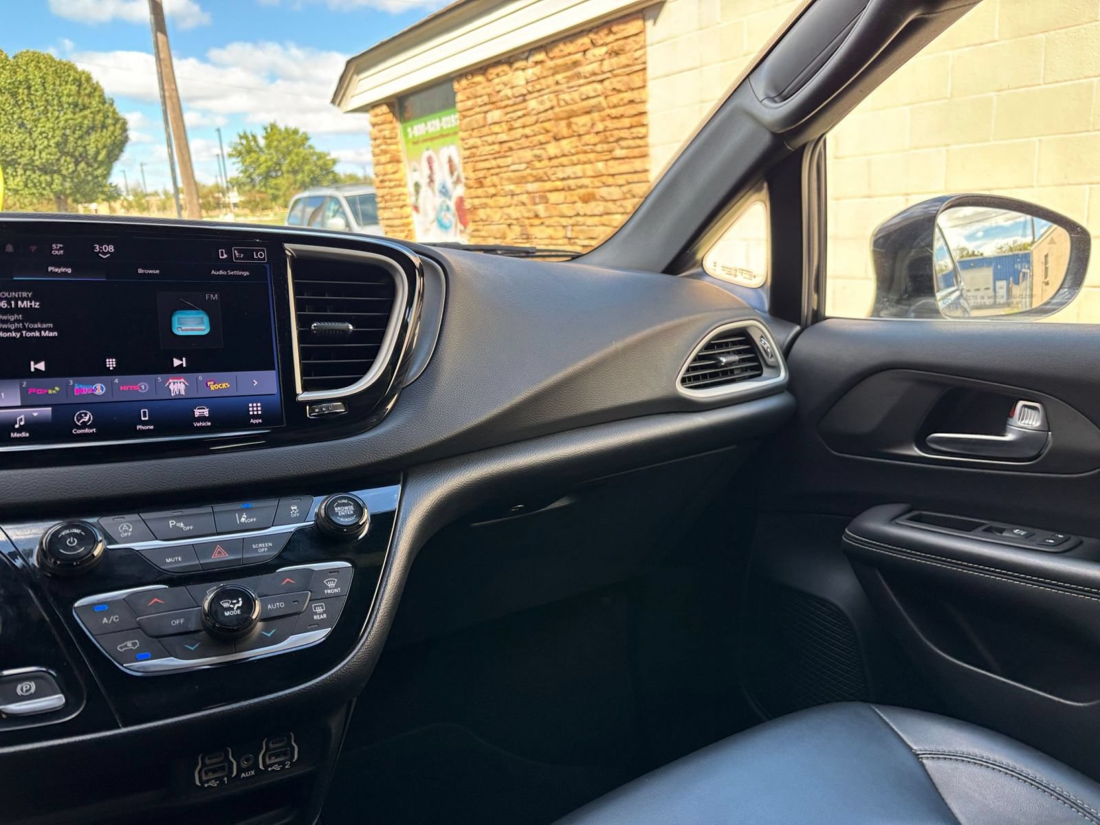 Used 2025 Chrysler Pacifica Select FWD image 37