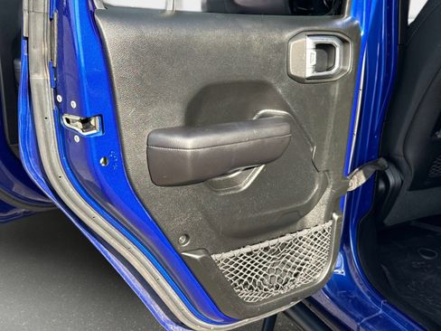 Used 2019 Jeep Wrangler Unlimited Rubicon AWD/4WD image 12