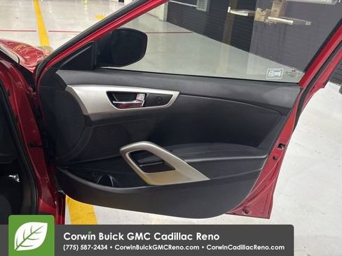 Used 2016 Hyundai Veloster FWD image 16