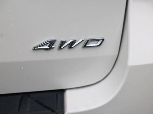 Used 2023 Ford Explorer XLT w/ Equipment Group 202A AWD/4WD image 33
