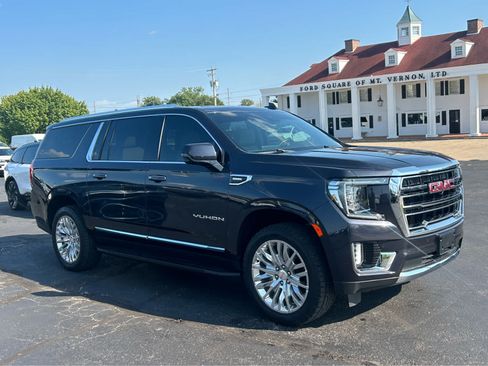 Used 2023 GMC Yukon XL SLT w/ SLT Premium Package AWD/4WD image 4