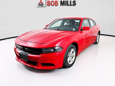 Used 2020 Dodge Charger SXT w/ Leather Interior Group image 3