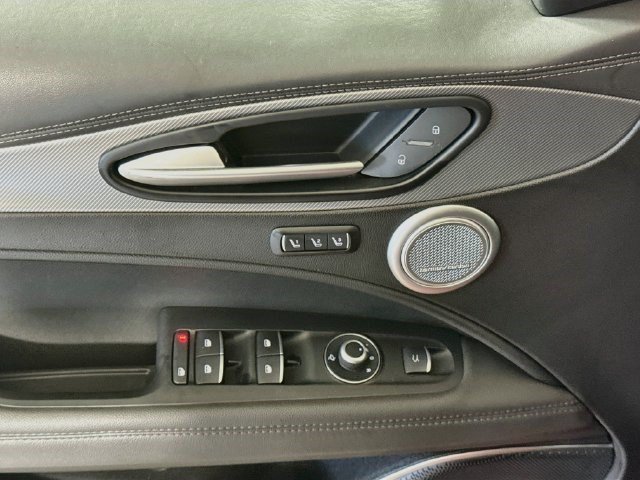 Used 2023 Alfa Romeo Stelvio Veloce AWD/4WD image 23