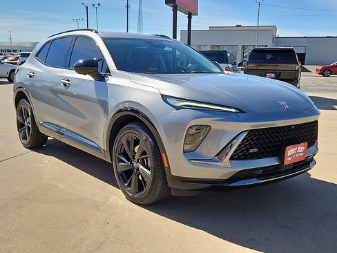 Used 2025 Buick Envision Sport Touring image 4