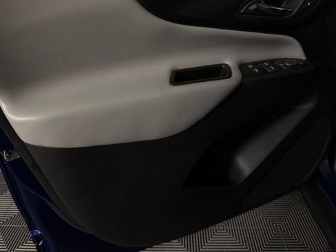 Used 2022 Chevrolet Equinox LS w/ LS Convenience Package FWD image 24