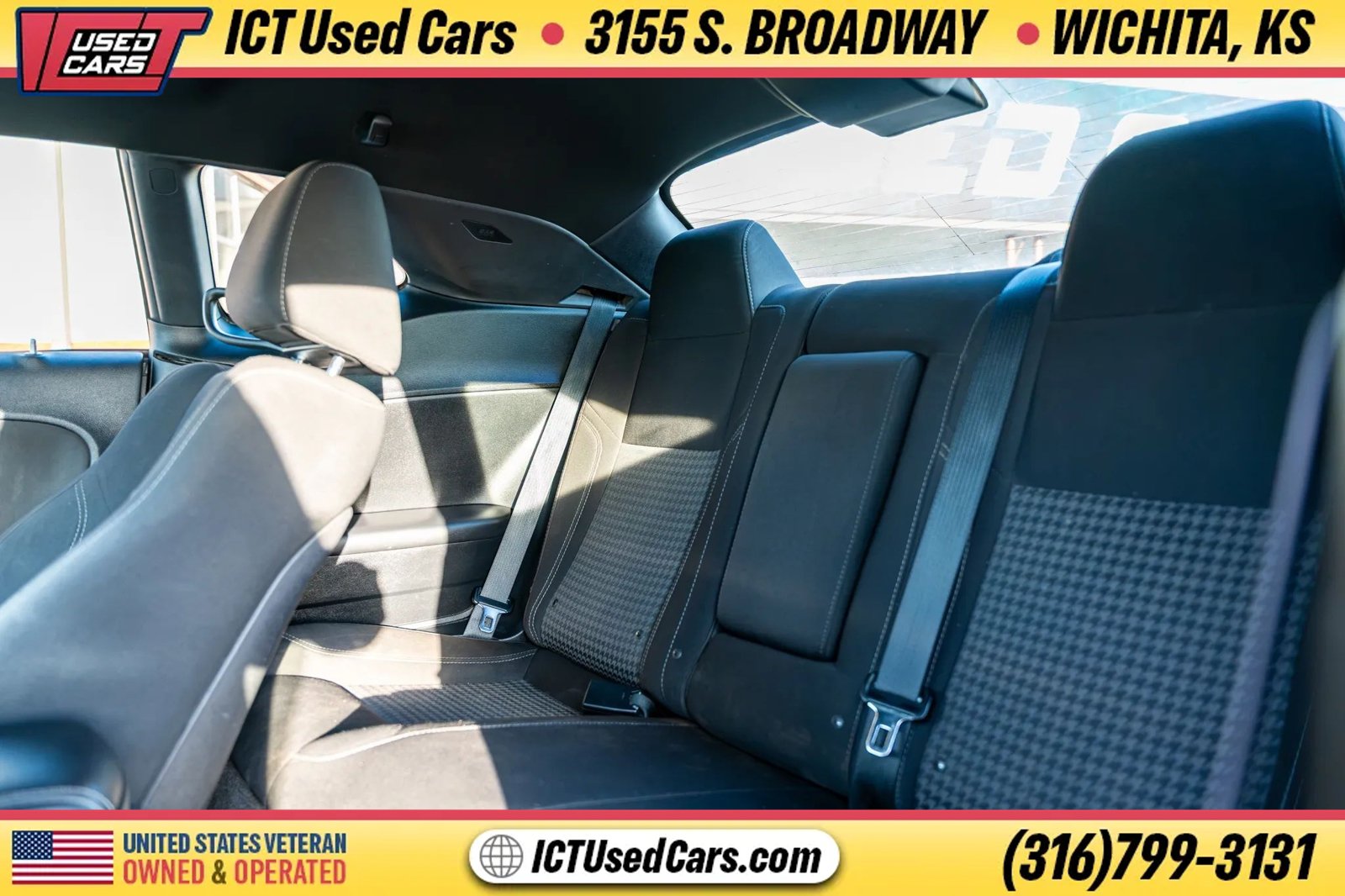 Used 2015 Dodge Challenger SXT RWD image 6