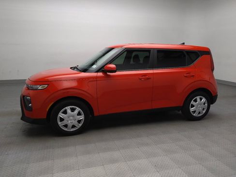 Used 2022 Kia Soul LX image 2