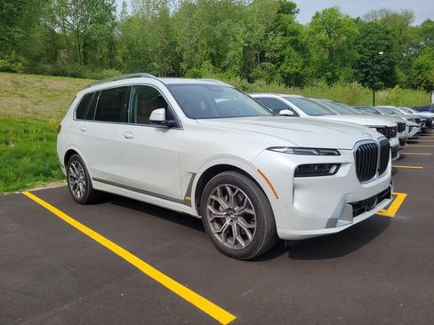 Used 2023 BMW X7 xDrive40i AWD/4WD image 1