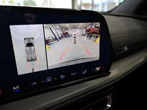 New 2026 Chevrolet Traverse LT w/ Driver Confidence Package image 17