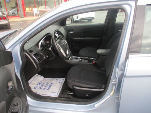 Used 2013 Chrysler 200 Touring FWD image 11