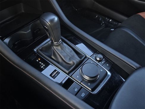 Certified 2025 MAZDA MAZDA3 Carbon w/ Appearance Package image 18