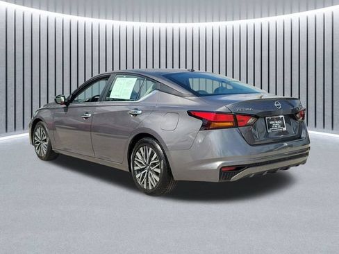 Used 2024 Nissan Altima 2.5 SV FWD image 4