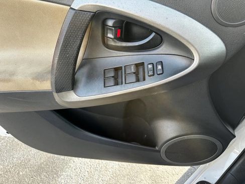 Used 2011 Toyota RAV4 2WD image 11