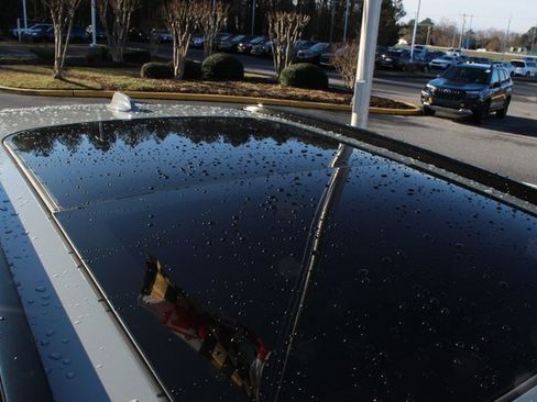 Used 2024 Volvo XC40 B5 Plus w/ Climate Package image 10