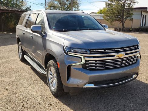Used 2022 Chevrolet Suburban LT image 6