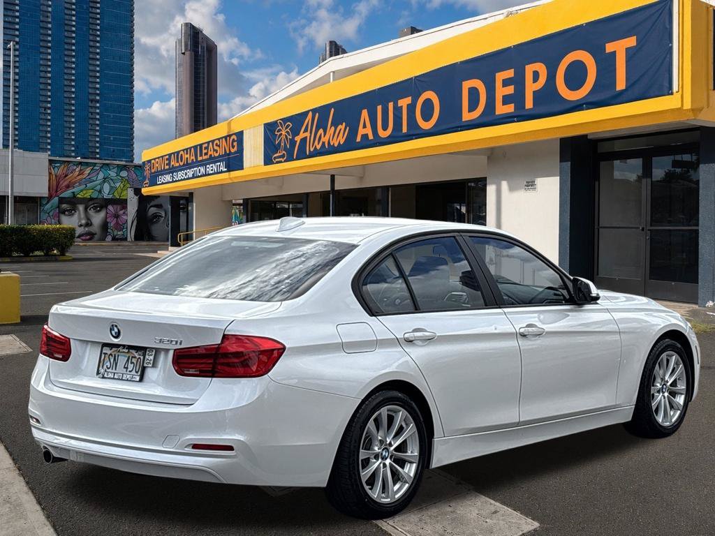 Used 2018 BMW 320i Sedan RWD image 4