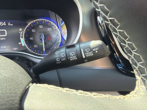 Used 2024 Chrysler Pacifica Touring-L FWD image 19