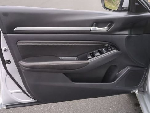 Used 2023 Nissan Altima 2.5 SL FWD image 30