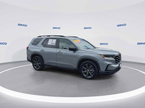 Used 2025 Honda Pilot Sport image 2