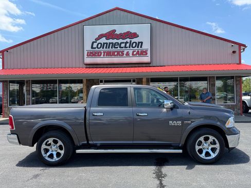Used 2017 RAM 1500 Laramie w/ Convenience Group AWD/4WD image 3
