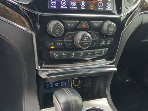 Used 2019 Jeep Grand Cherokee Summit image 18