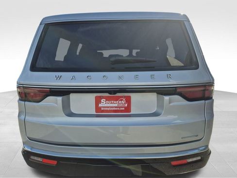 Used 2024 Jeep Wagoneer Series III image 5
