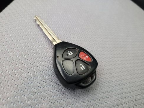 Used 2014 Toyota Yaris LE image 32