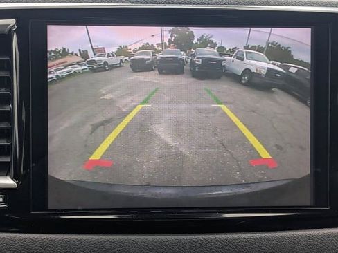 Used 2023 Chrysler Pacifica Touring-L FWD image 22