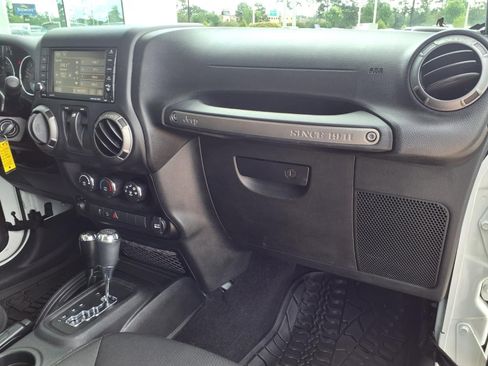 Used 2015 Jeep Wrangler Sport w/ Quick Order Package 24S AWD/4WD image 6