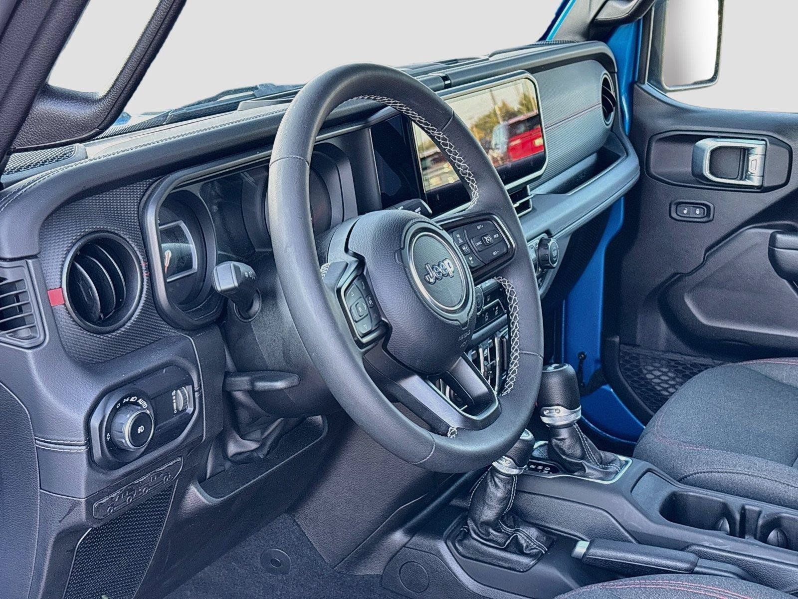 Certified 2025 Jeep Wrangler Unlimited Rubicon AWD/4WD image 22