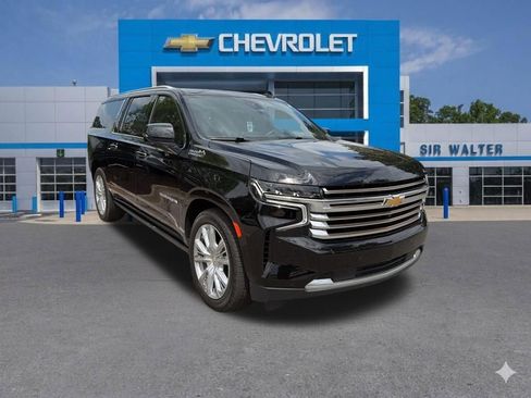 Used 2023 Chevrolet Suburban High Country AWD/4WD image 2