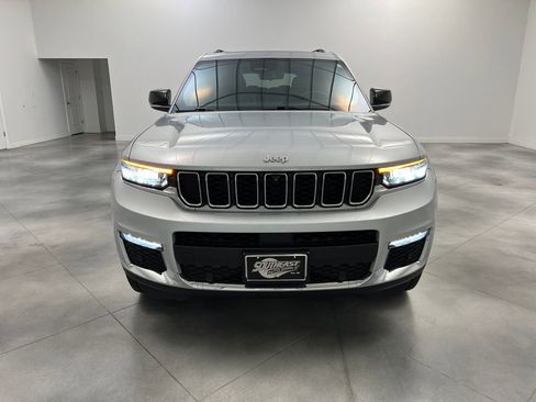 Used 2024 Jeep Grand Cherokee L Limited w/ Luxury Tech Group II image 2
