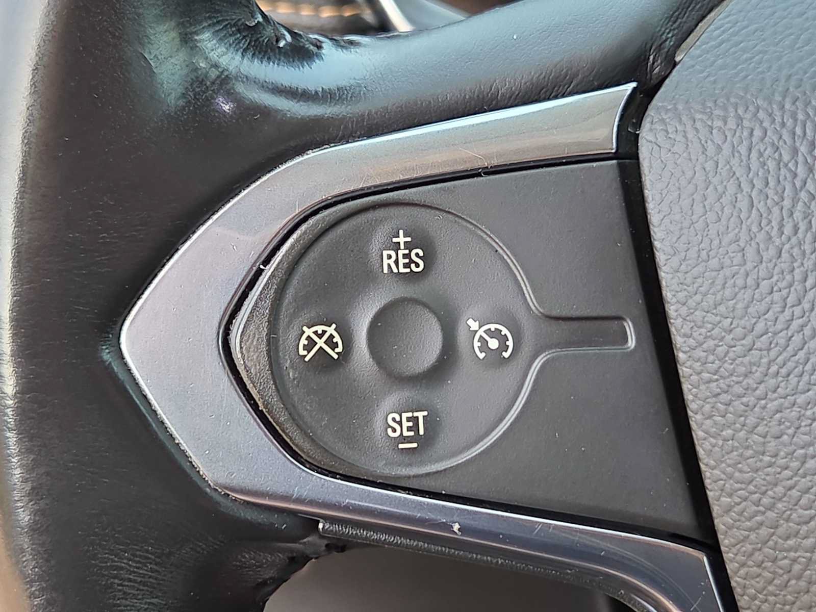 Used 2018 Chevrolet Traverse LT FWD image 23