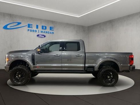 New 2026 Ford F250 Lariat w/ Black Appearance Package image 7