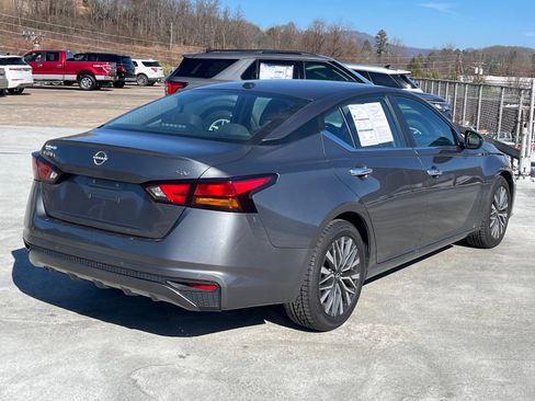 Used 2023 Nissan Altima 2.5 SV image 3