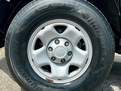 Used 2016 Toyota Tacoma SR image 22