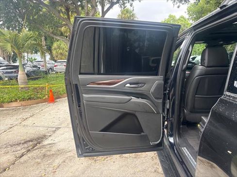 Used 2022 Cadillac Escalade ESV Premium Luxury AWD/4WD image 22