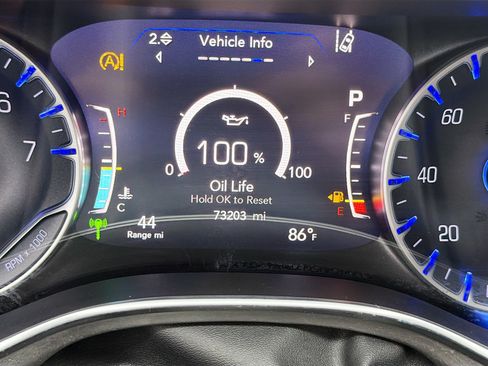 Used 2021 Chrysler Pacifica Limited w/ Uconnect Theater Family Group AWD/4WD image 12