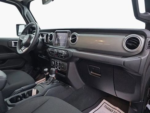 Used 2023 Jeep Gladiator Overland image 20