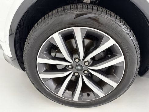 Used 2024 Land Rover Discovery Dynamic SE AWD/4WD image 30