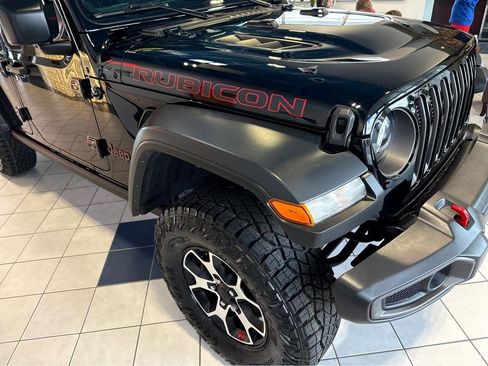 Used 2023 Jeep Wrangler Unlimited Rubicon w/ Cold Weather Group AWD/4WD image 5