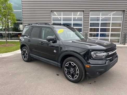 Used 2025 Ford Bronco Sport Outer Banks w/ Outer Banks Tech Package+ AWD/4WD image 3