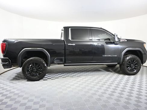 Used 2022 GMC Sierra 2500 Denali w/ Denali Black Diamond Edition AWD/4WD image 8